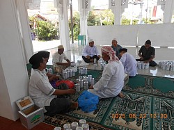 Menghitung hasil infaq para donatur tiap Jumat legi